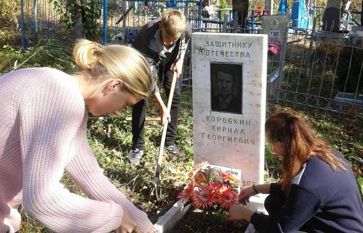 Уборка на могилах учителей - ветеранов ВОв