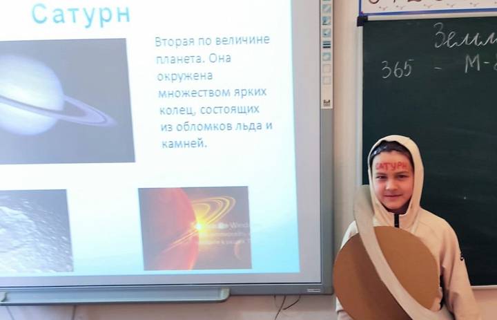 В преддверии Дня космонавтики для учащихся 1, 4 классов Багинская М. Н. провела познавательно – игровую программу «Космос далёкий и близкий».
