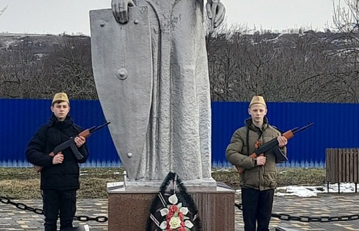 У Братский могилы с. Гофицкого состоялся митинг в память о подвиге советского народа в годы Великой Отечественной войны.