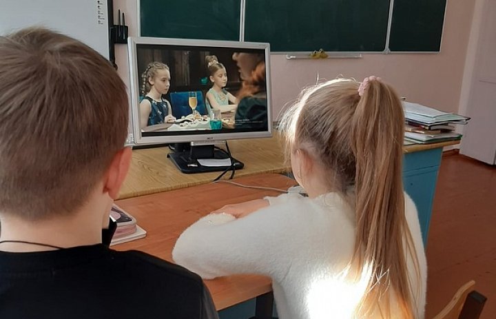 Учащиеся нашей школы в рамках проекта «Киноуроки в школах России» посмотрели фильм «Чистодей».После просмотра бала организована школьная социальная практика.