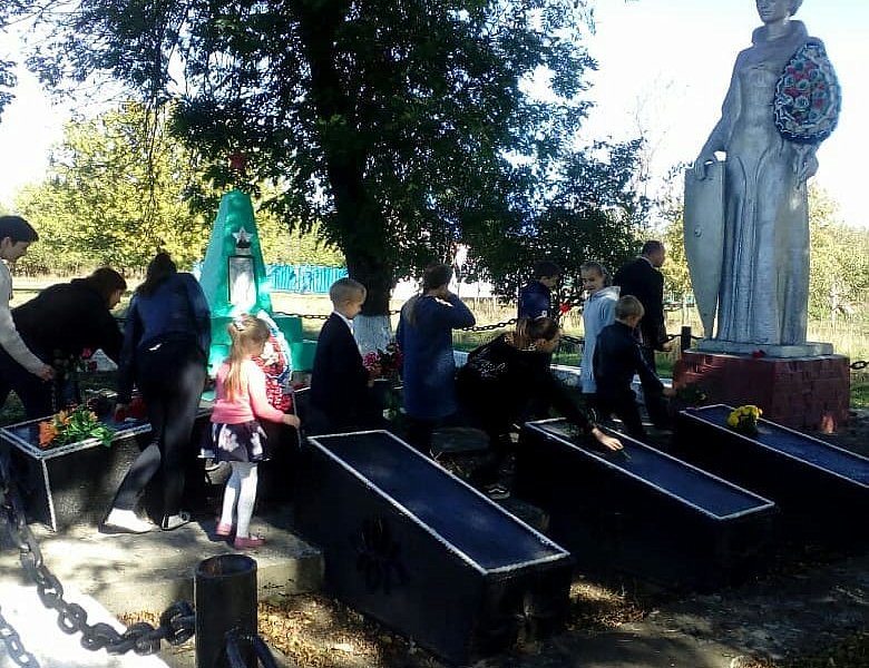 Посещение памятника «33 погибшим партизанам в годы  Вов»