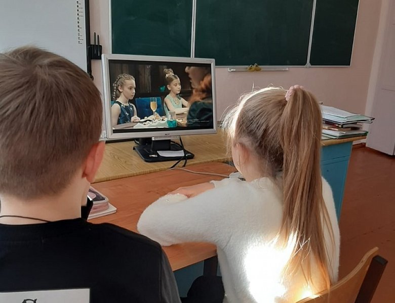 Учащиеся нашей школы в рамках проекта «Киноуроки в школах России» посмотрели фильм «Чистодей».После просмотра бала организована школьная социальная практика.