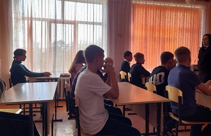 Специалист ОКОН Кучмасова Н.Н. провела лекцию "Скажи нет наркотикам"для учащихся 7-9 классов